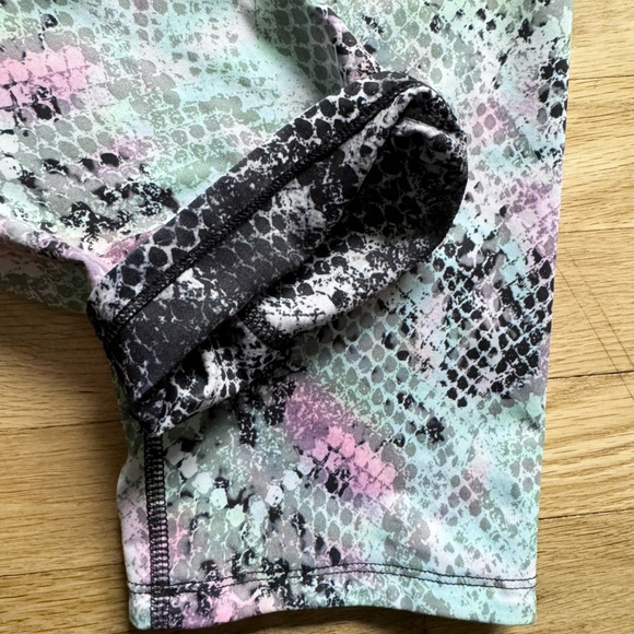 🍂CLEAROUT Reversible Capri Leggings - Picture 6 of 12